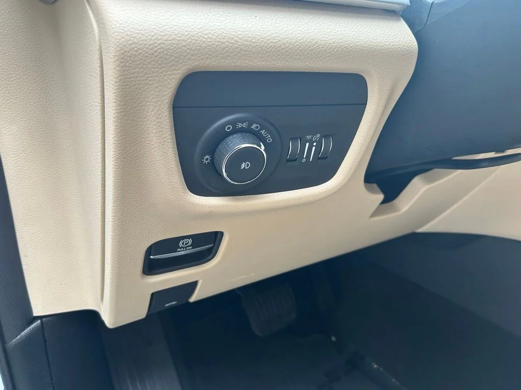 Certified Used 2022 White Jeep Limited image 19