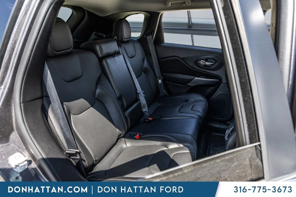 Certified Used 2022 Gray Jeep Latitude Lux image 19
