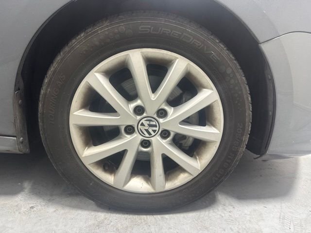 Used 2015 Gray Volkswagen 1.8T SE image 4