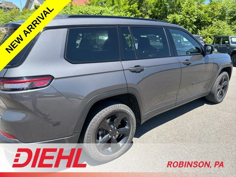 Used 2023 Gray Jeep Altitude image 6