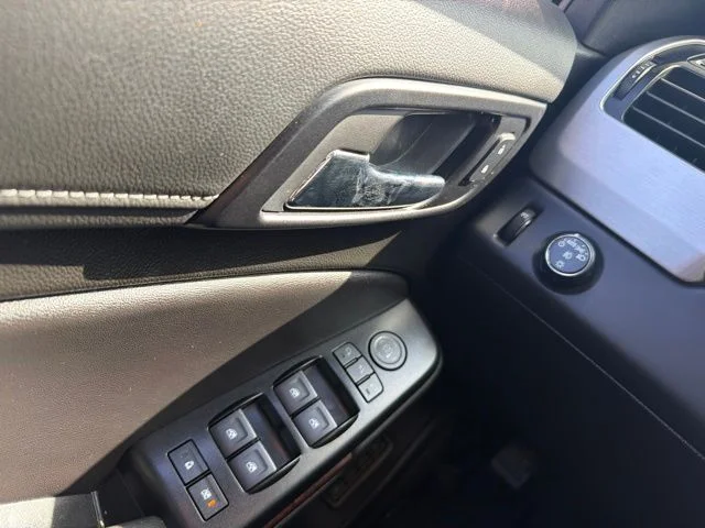 Used 2020 Black GMC SLT image 19