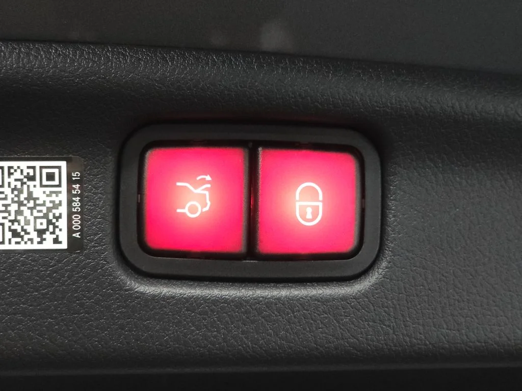 Certified Used 2026  Mercedes-Benz C 300 image 28