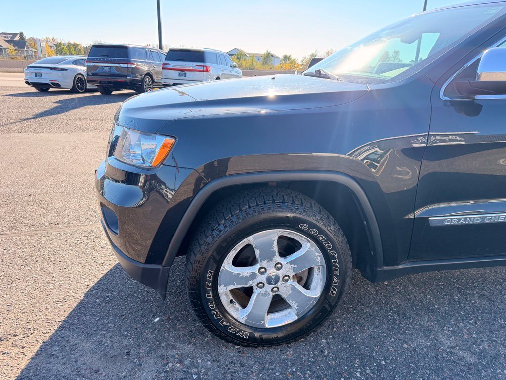 Used 2013 Black Jeep Limited image 10