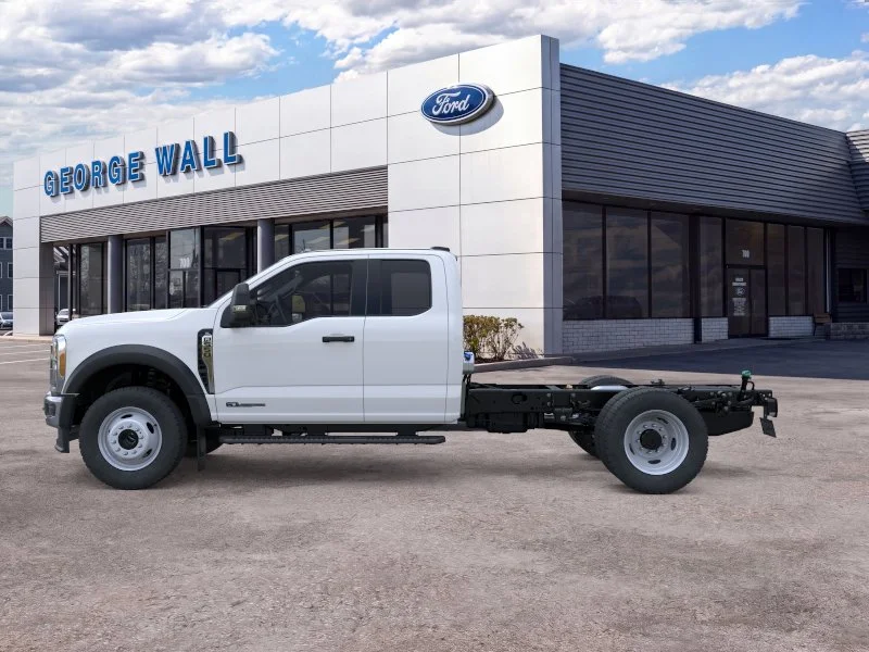 New 2026 Oxford White Ford F-550® XL image 33