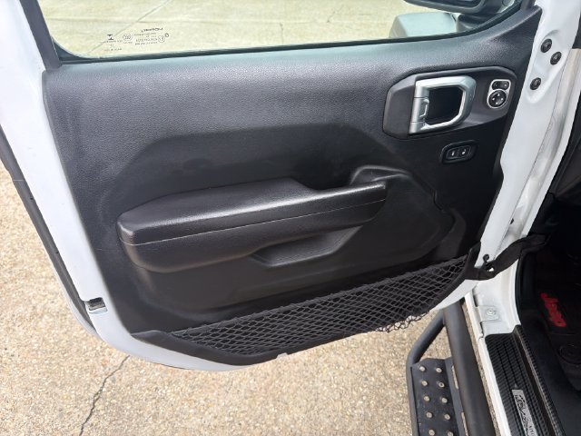 Used 2020 White Jeep Unlimited Sport Altitude image 17