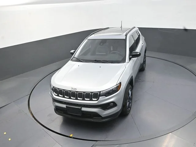New 2026 Silver Zynith Metallic Clear-Coat Exterior Paint Jeep  image 13