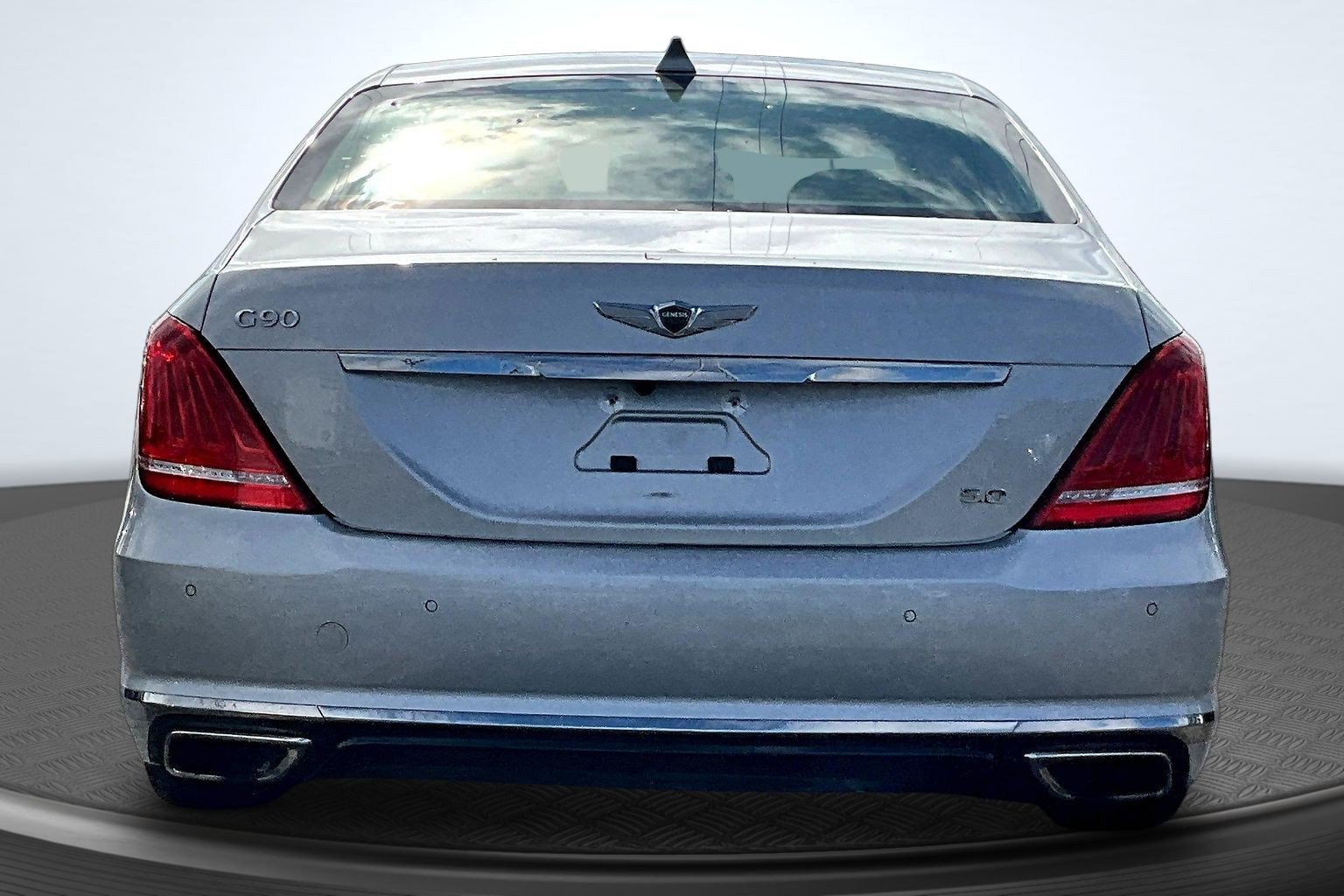 Used 2017 Silver Genesis 5.0 Ultimate image 4
