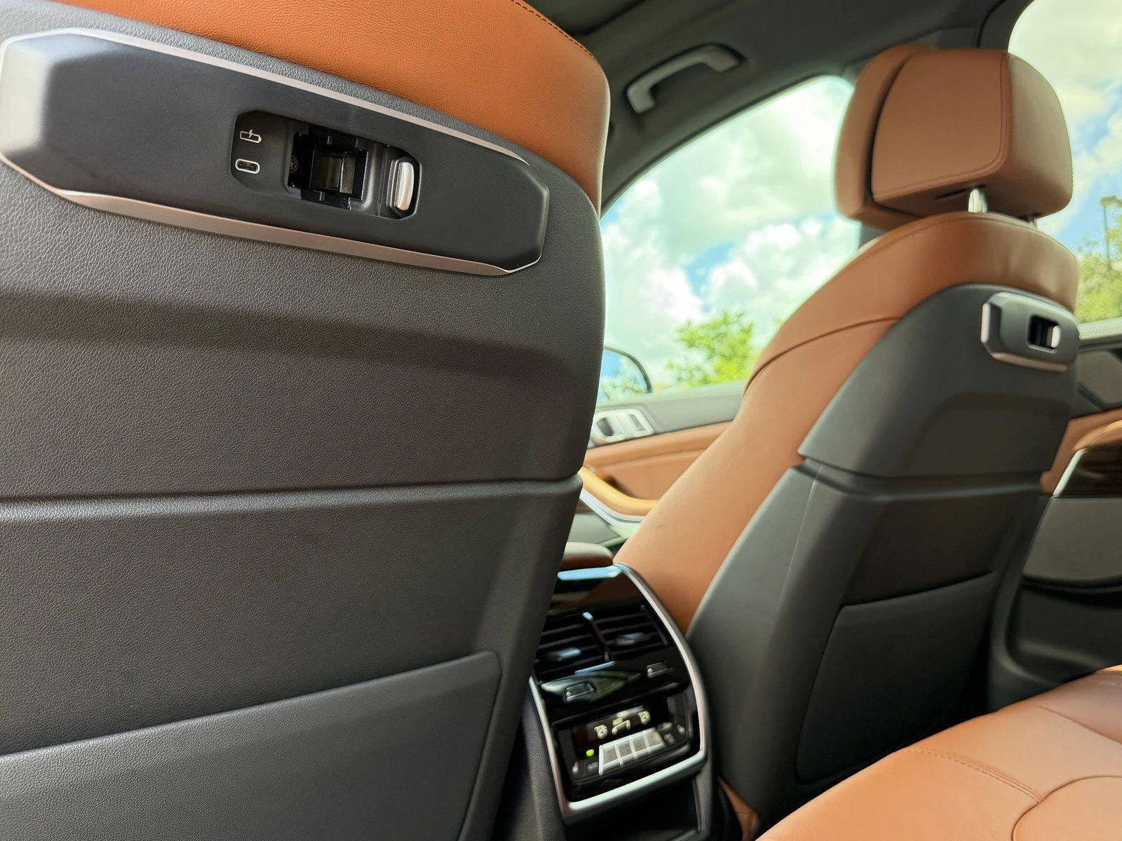 New 2026 Carbon Black Metallic BMW xDrive40i image 19
