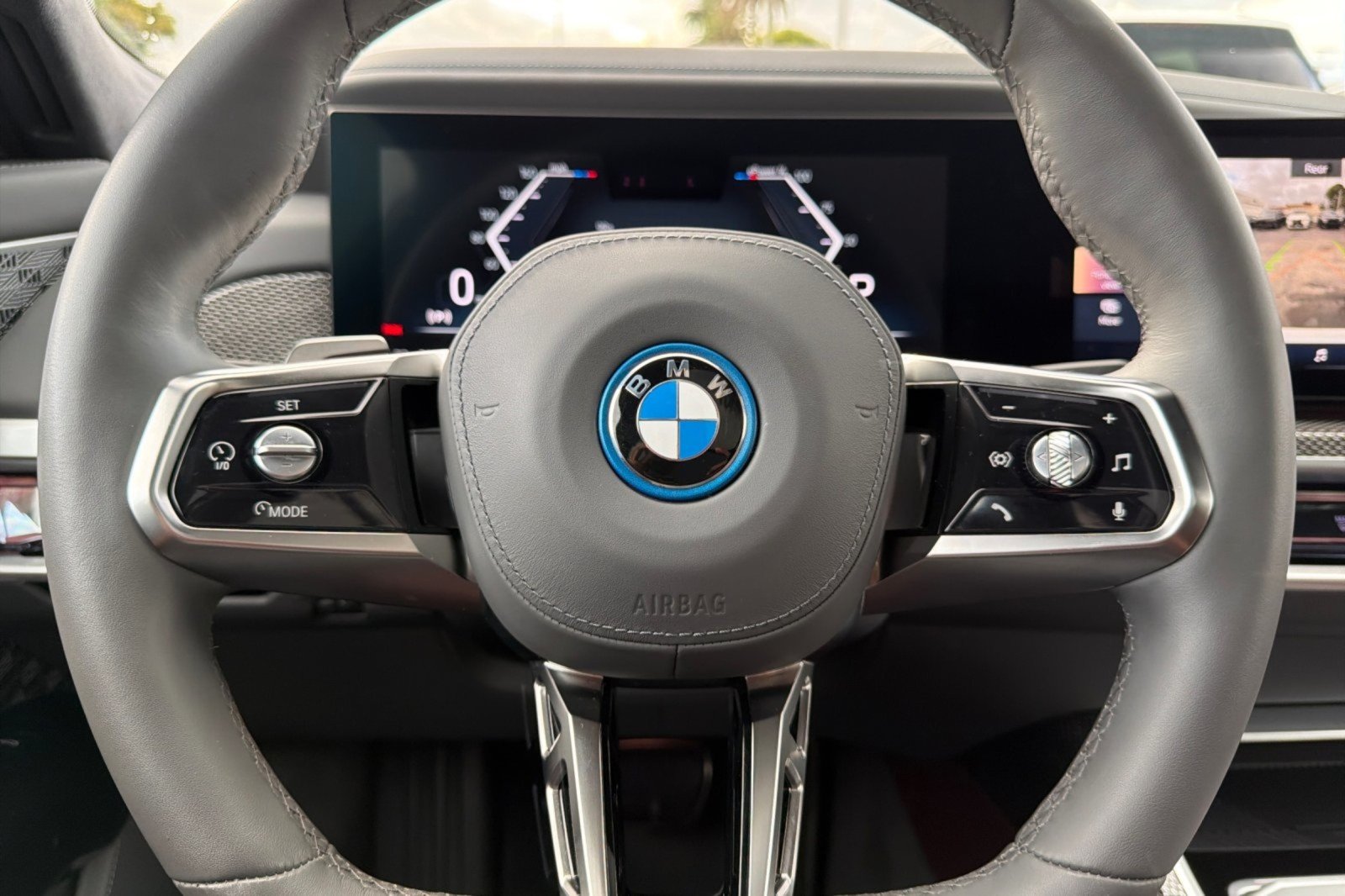 Used 2023 Alpine White BMW xDrive60 image 22