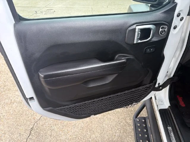 Used 2020 White Jeep Unlimited Sport Altitude image 17