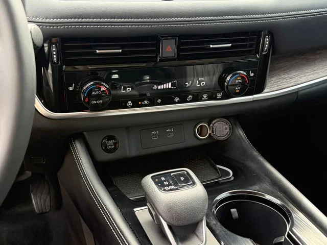 Used 2025 Gold Nissan Platinum image 21