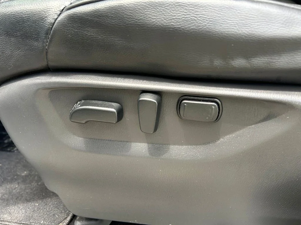 Certified Used 2022 White Nissan SL image 17