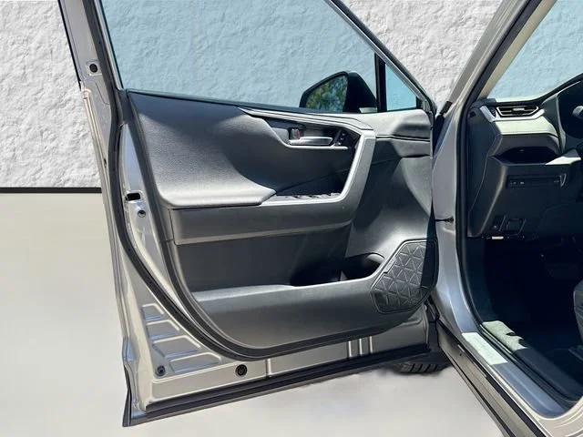 Used 2020 Silver Sky Metallic Toyota Hybrid Limited image 21