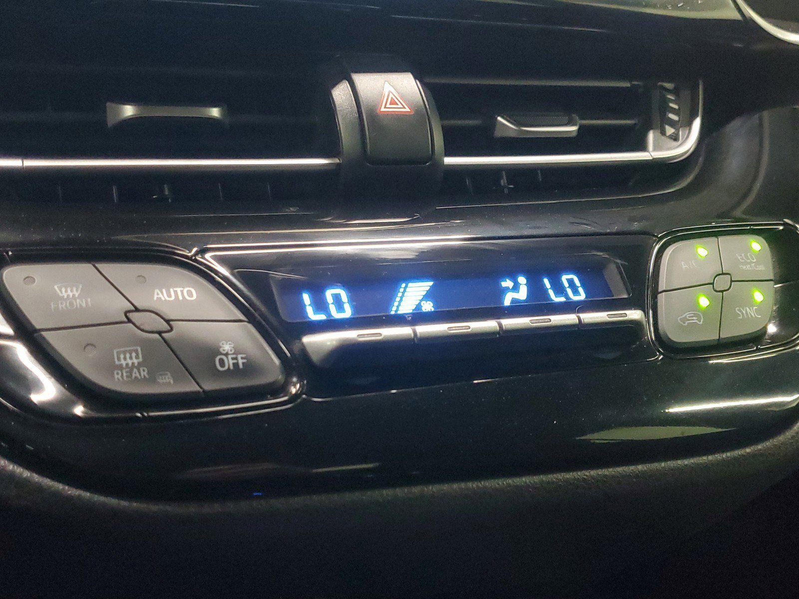Used 2018 Blizzard Pearl Toyota XLE image 29