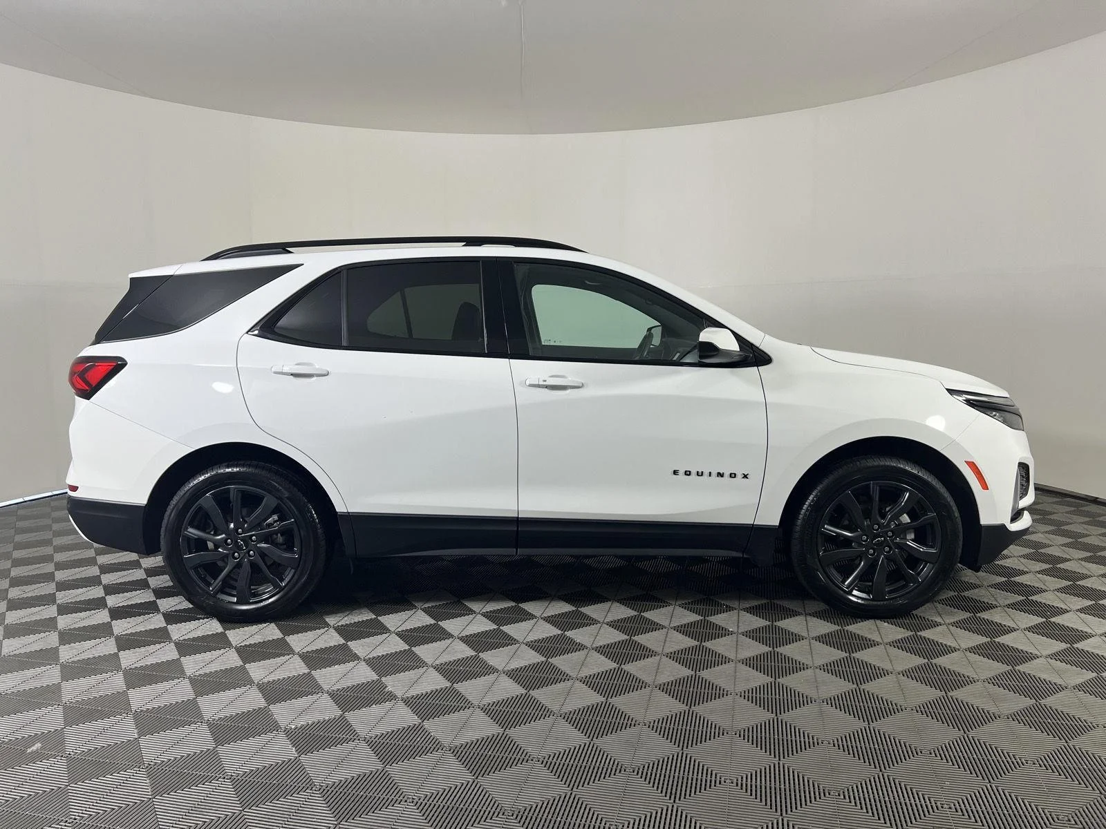 Used 2024 Summit White Chevrolet RS image 25