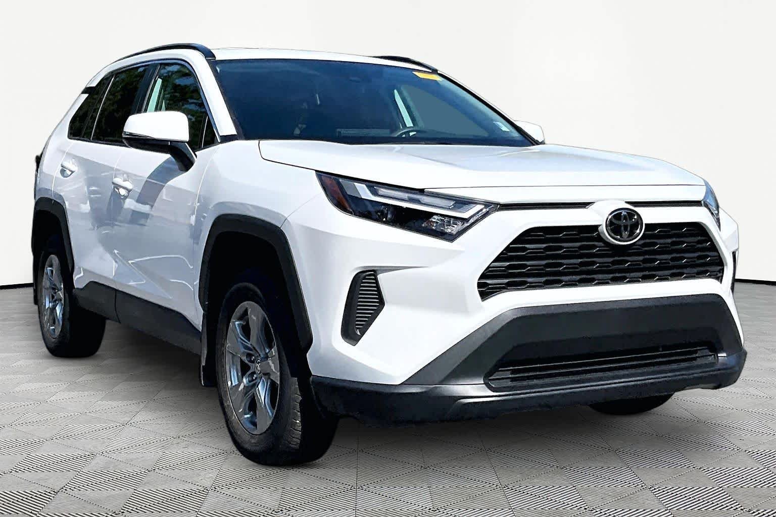 Used 2024 Ice Cap Toyota XLE image 3