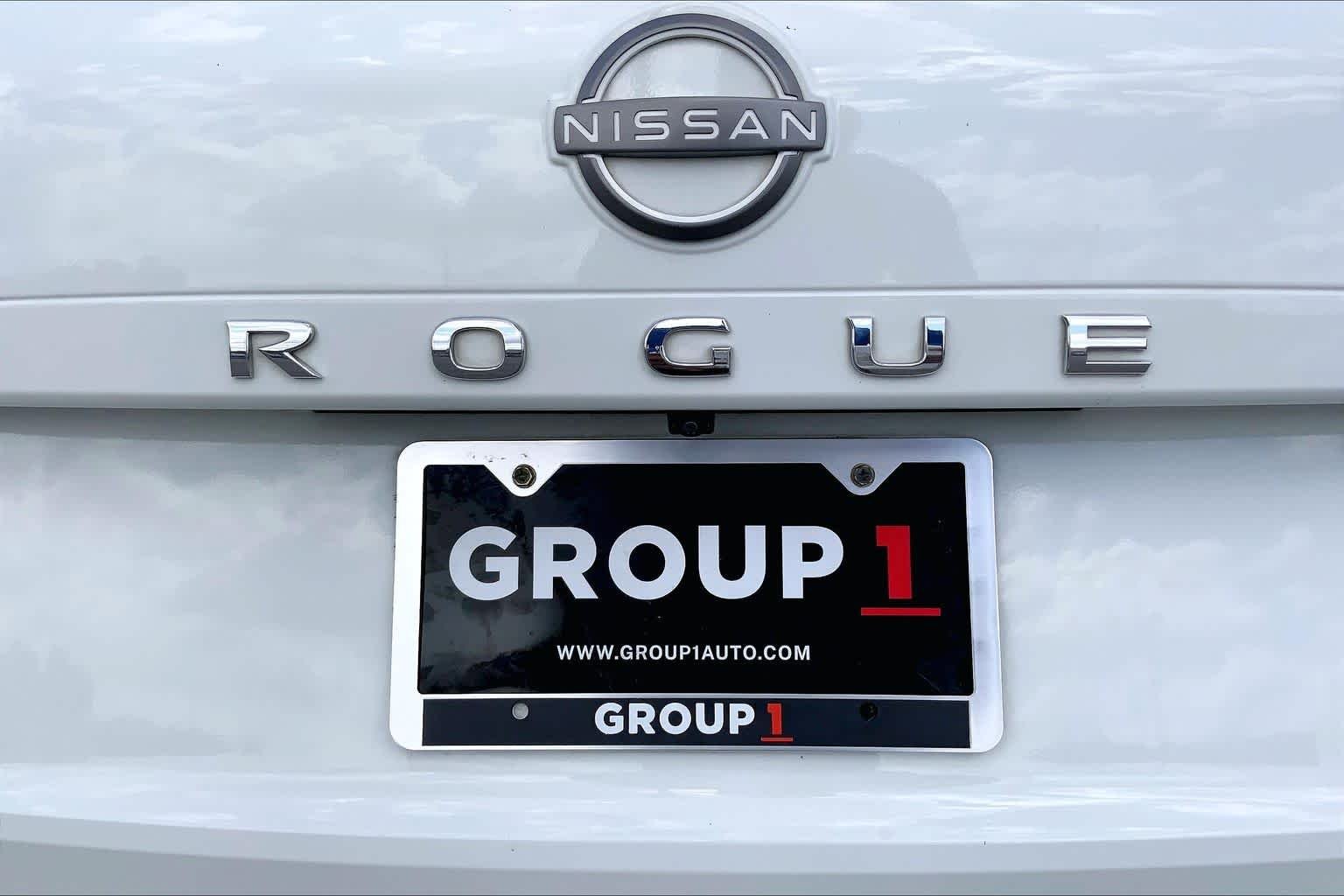 Used 2023 Glacier White Nissan S image 30