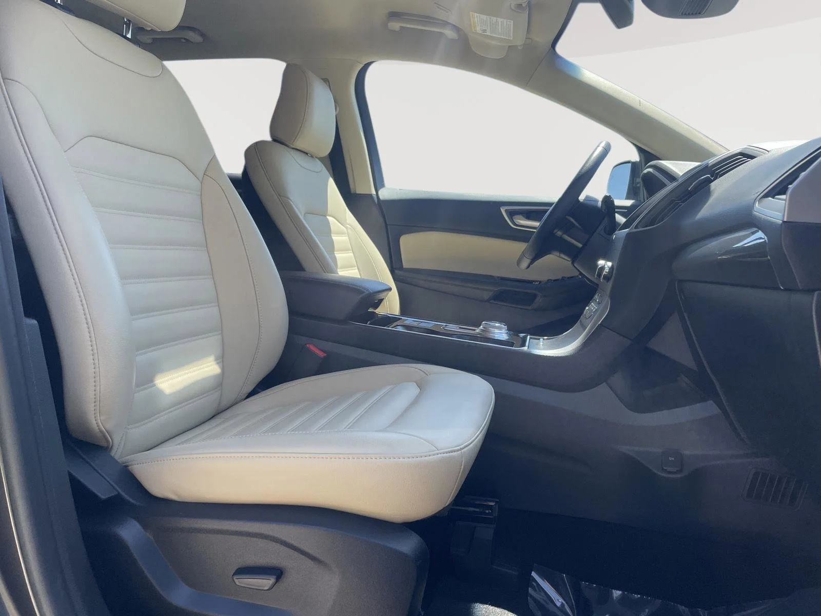Used 2020 Magnetic Ford SEL image 4