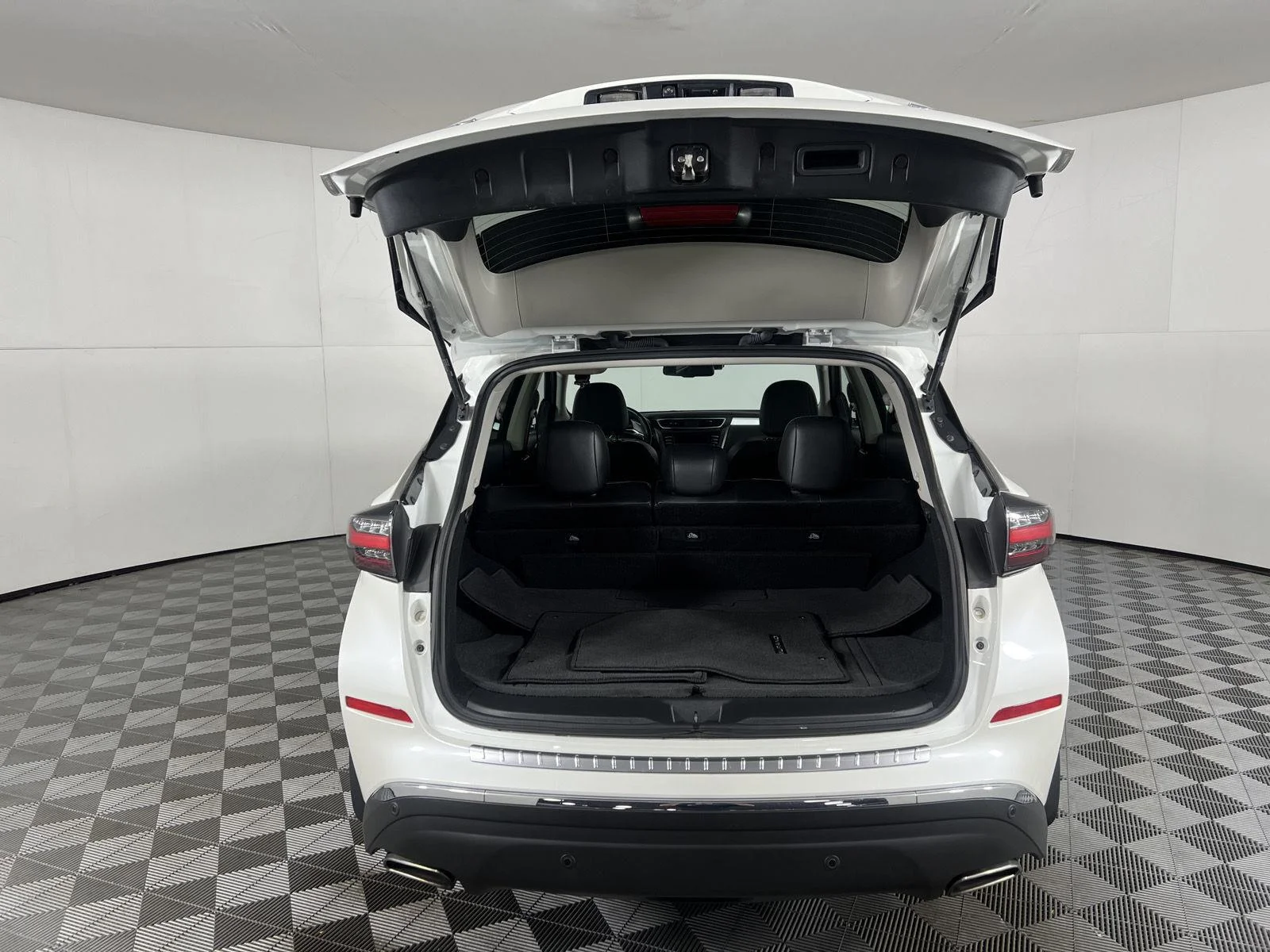 Used 2024 Pearl White Tricoat Nissan SV image 9