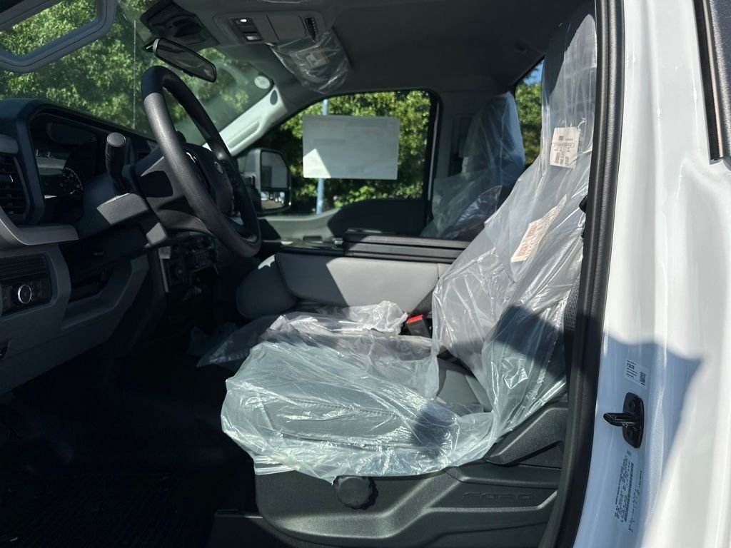 New 2025 Oxford White Ford XL image 9