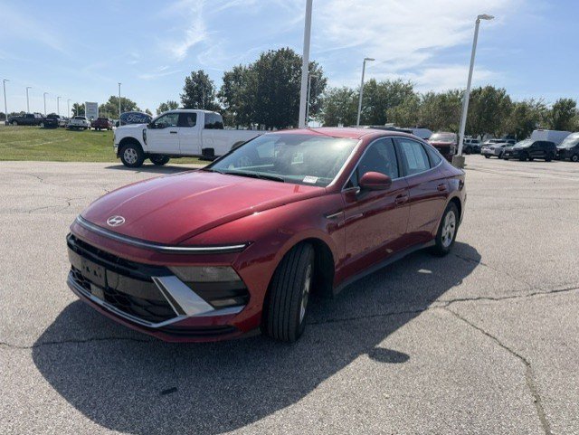 Certified Used 2025 Red Hyundai SE image 3