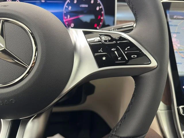 New 2026 Polar White Mercedes-Benz GLC 300 image 24