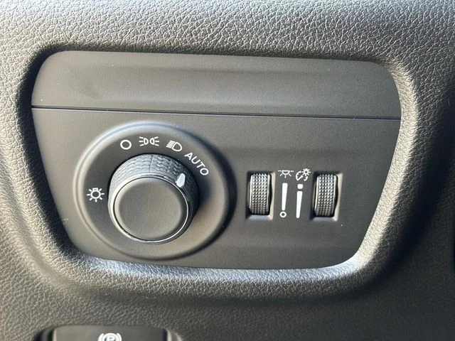 Used 2023 Black Jeep Altitude image 38