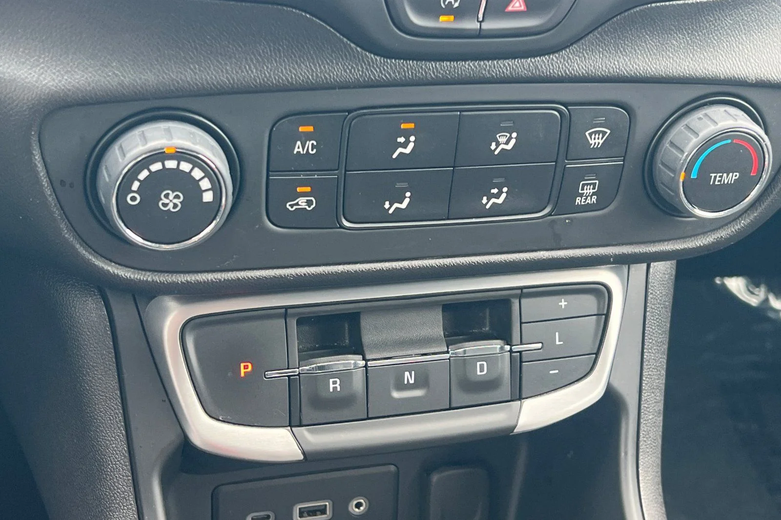 Used 2024 White GMC SLE image 18