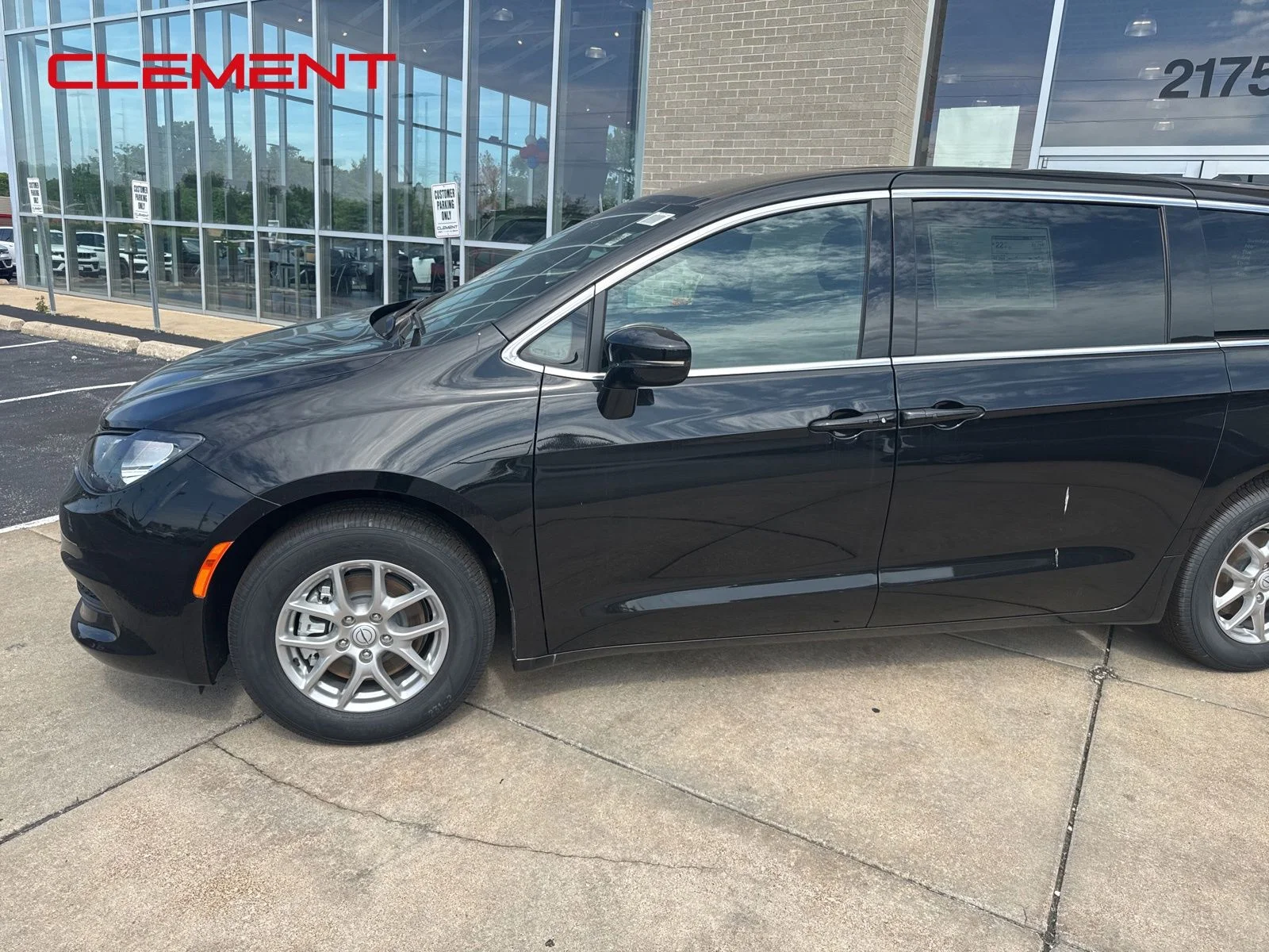 New 2026 Diamond Black Crystal Pearl-Coat Exterior Paint Chrysler LX image 3