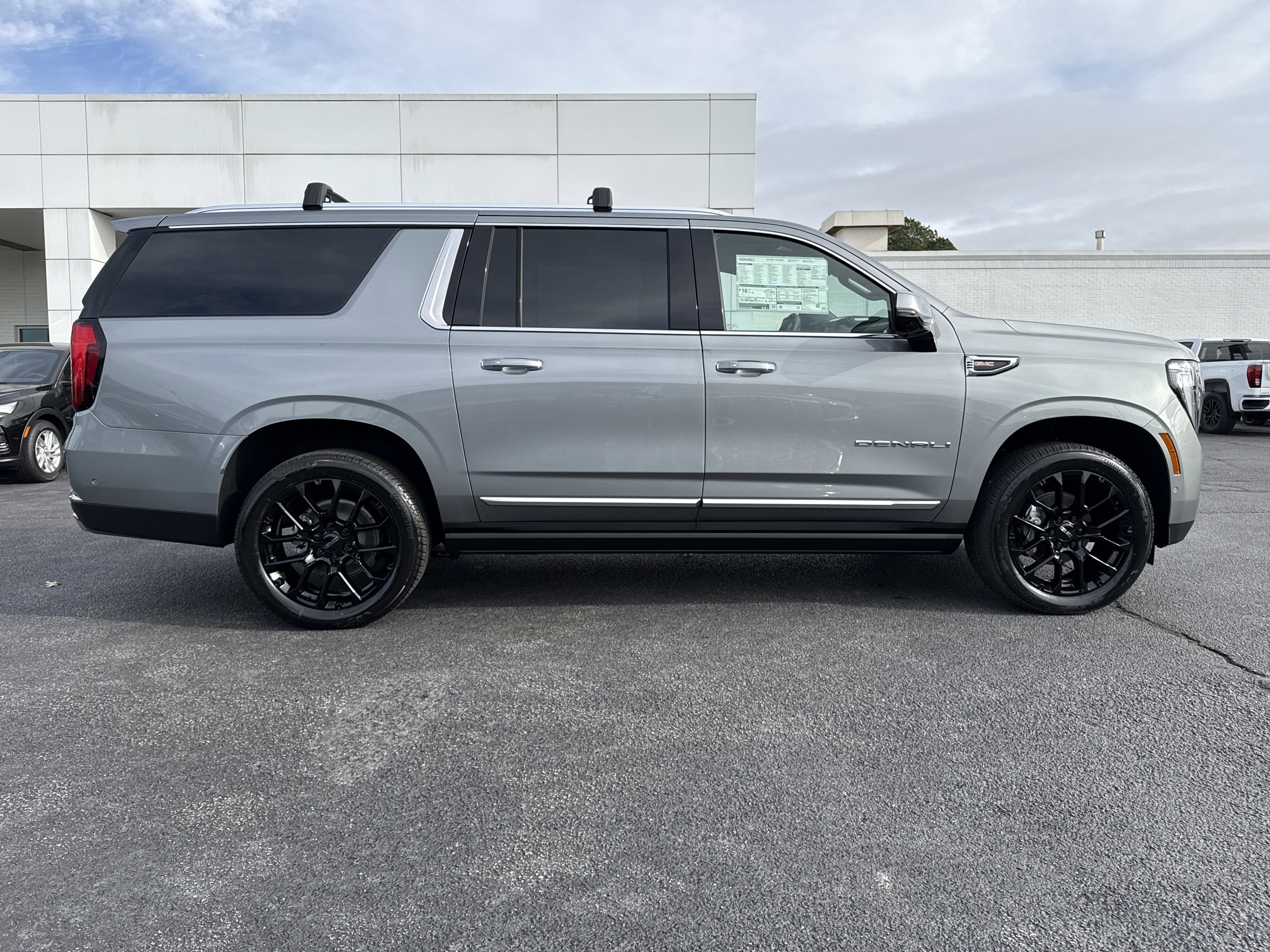 2026 GMC Yukon XL Denali - Photo 2