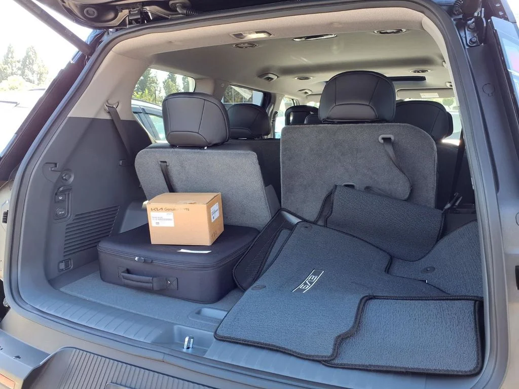 New 2026 Ebony Black Kia Light Long Range RWD image 24