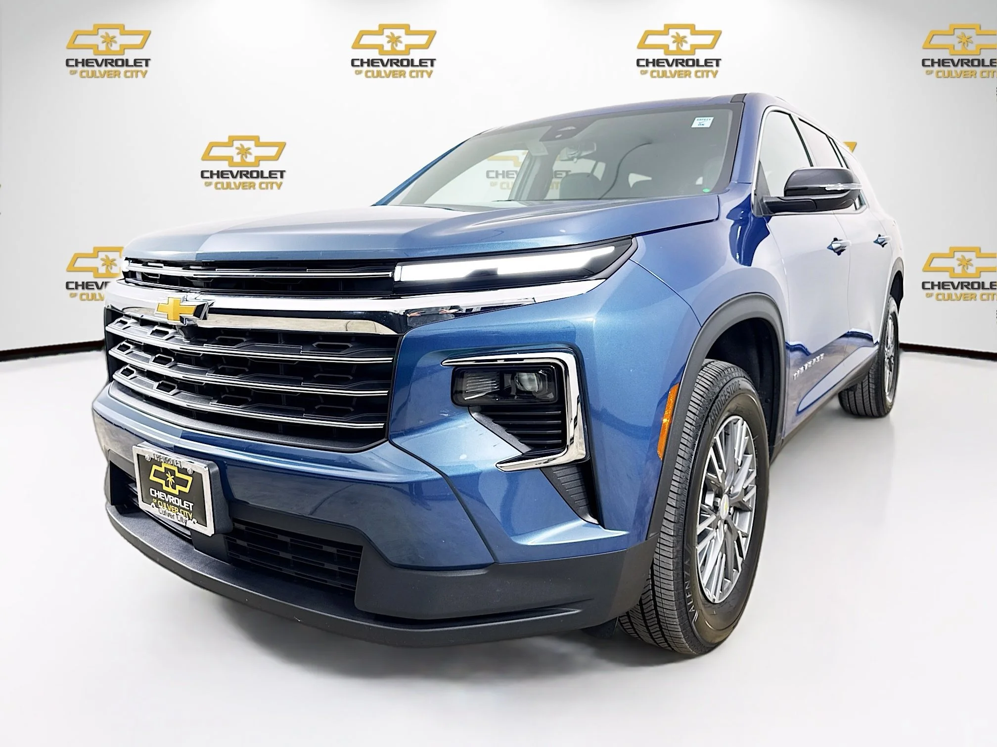 Used 2025 Lakeshore Blue Metallic Chevrolet LT image 3
