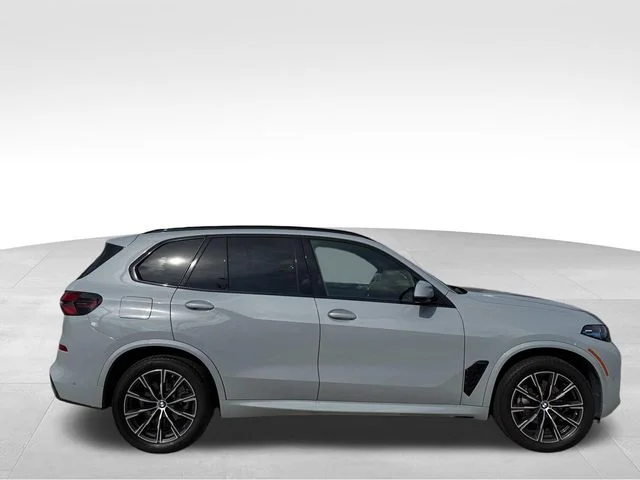 Used 2026 Gray BMW sDrive40i image 7