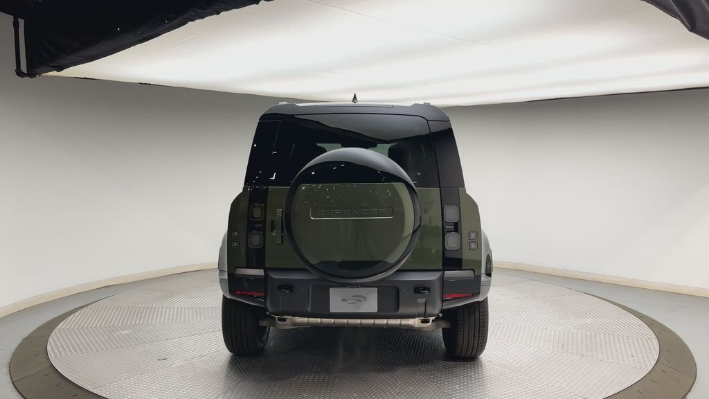 New 2026 Woolstone Green Land Rover X-Dynamic SE image 3