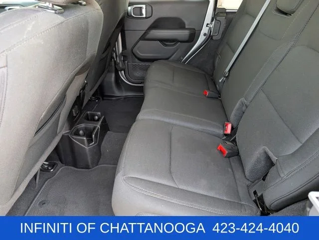 Used 2021 Silver Jeep Unlimited Sahara image 19