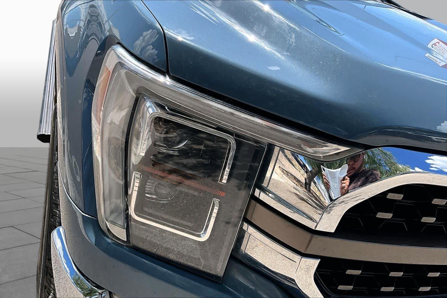 Used 2023 Azure Gray Metallic Tri-Coat/Stone Gray Ford King Ranch image 28