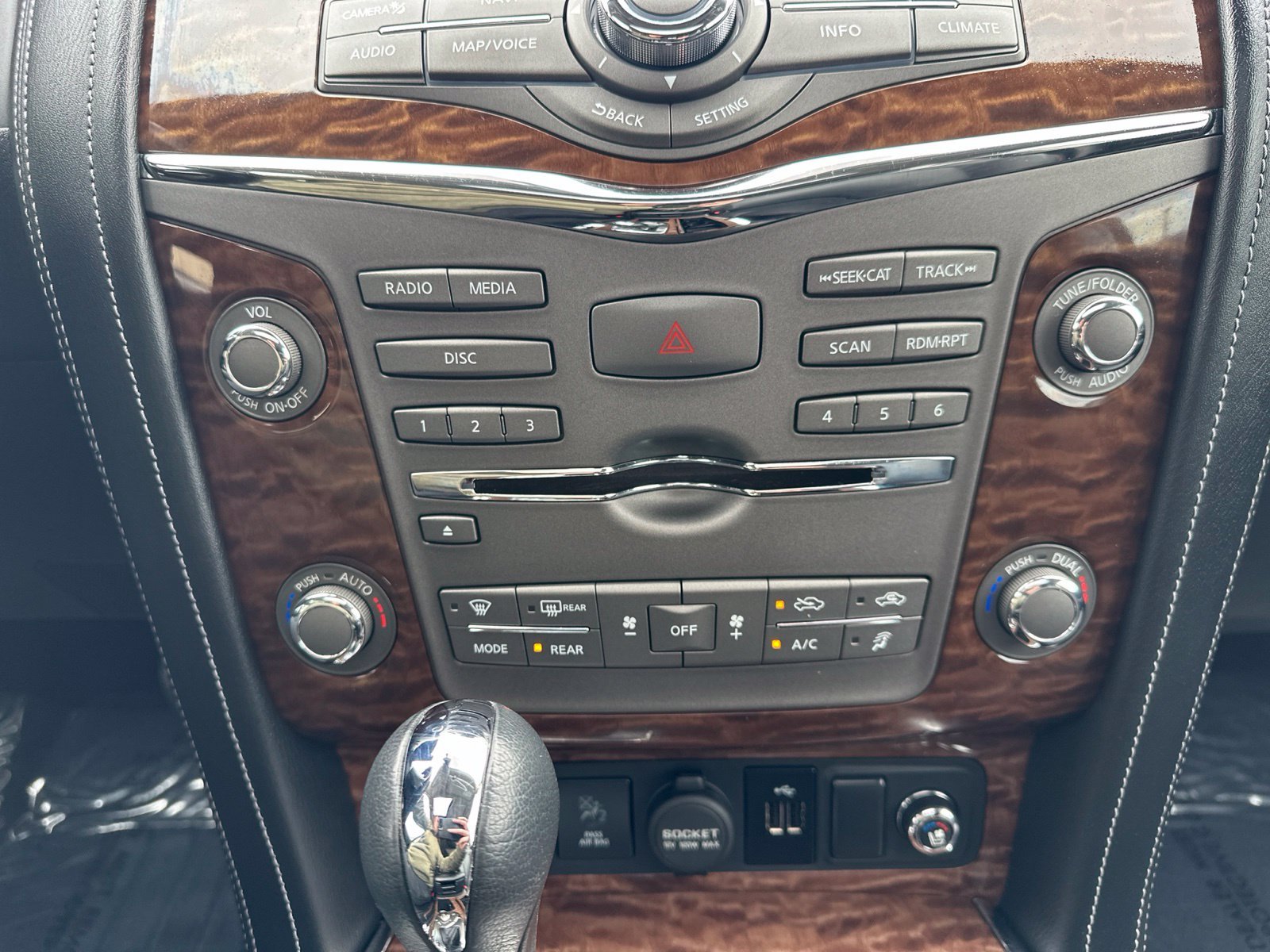 Used 2020 White Nissan Platinum image 71