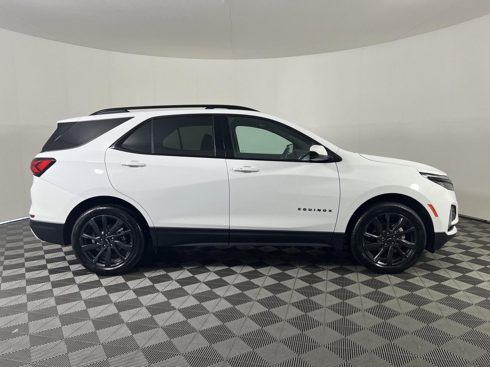 Used 2024 Summit White Chevrolet RS image 25