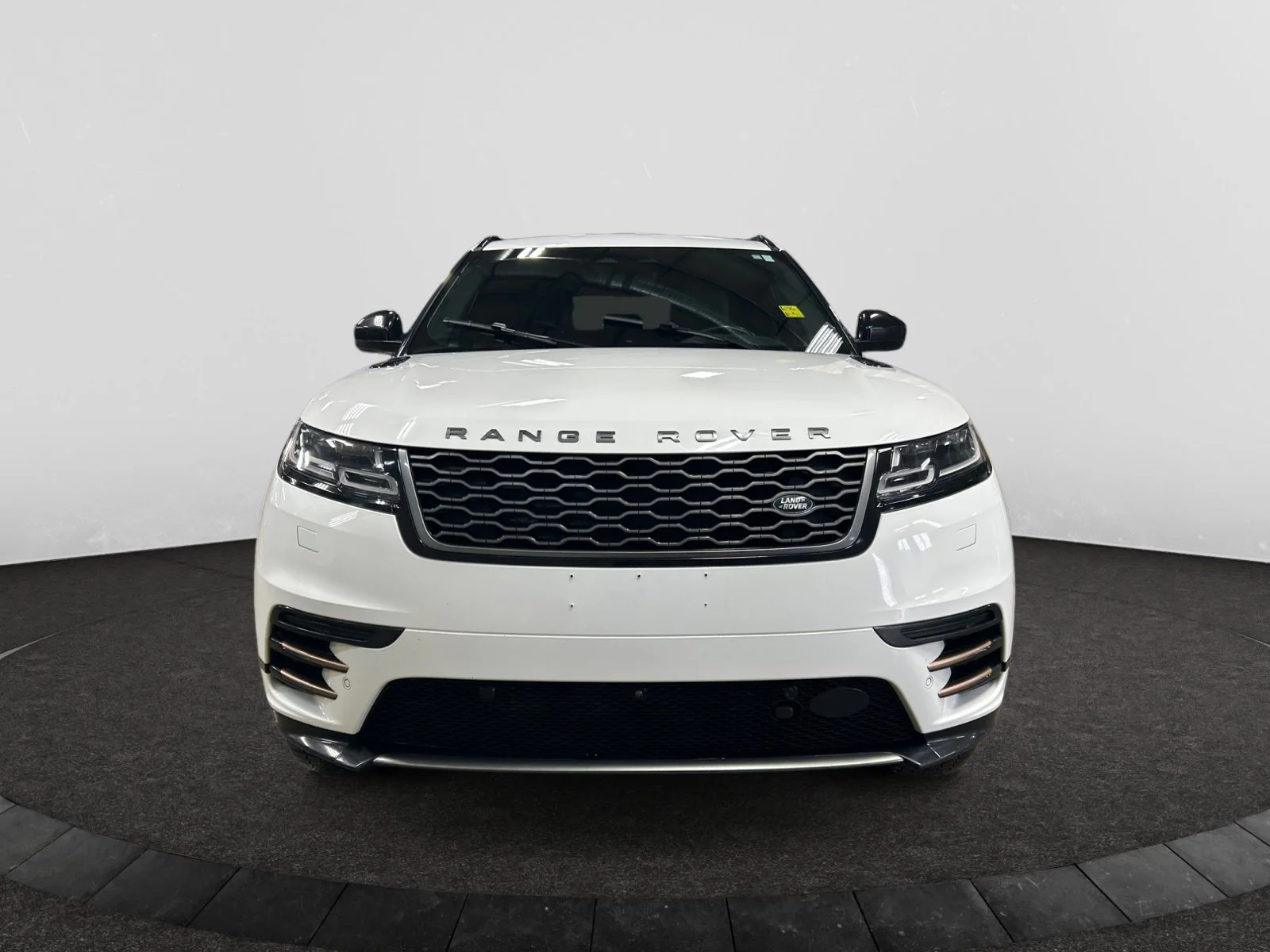 Used 2021 WHITE Land Rover R-DYNAMIC S image 8