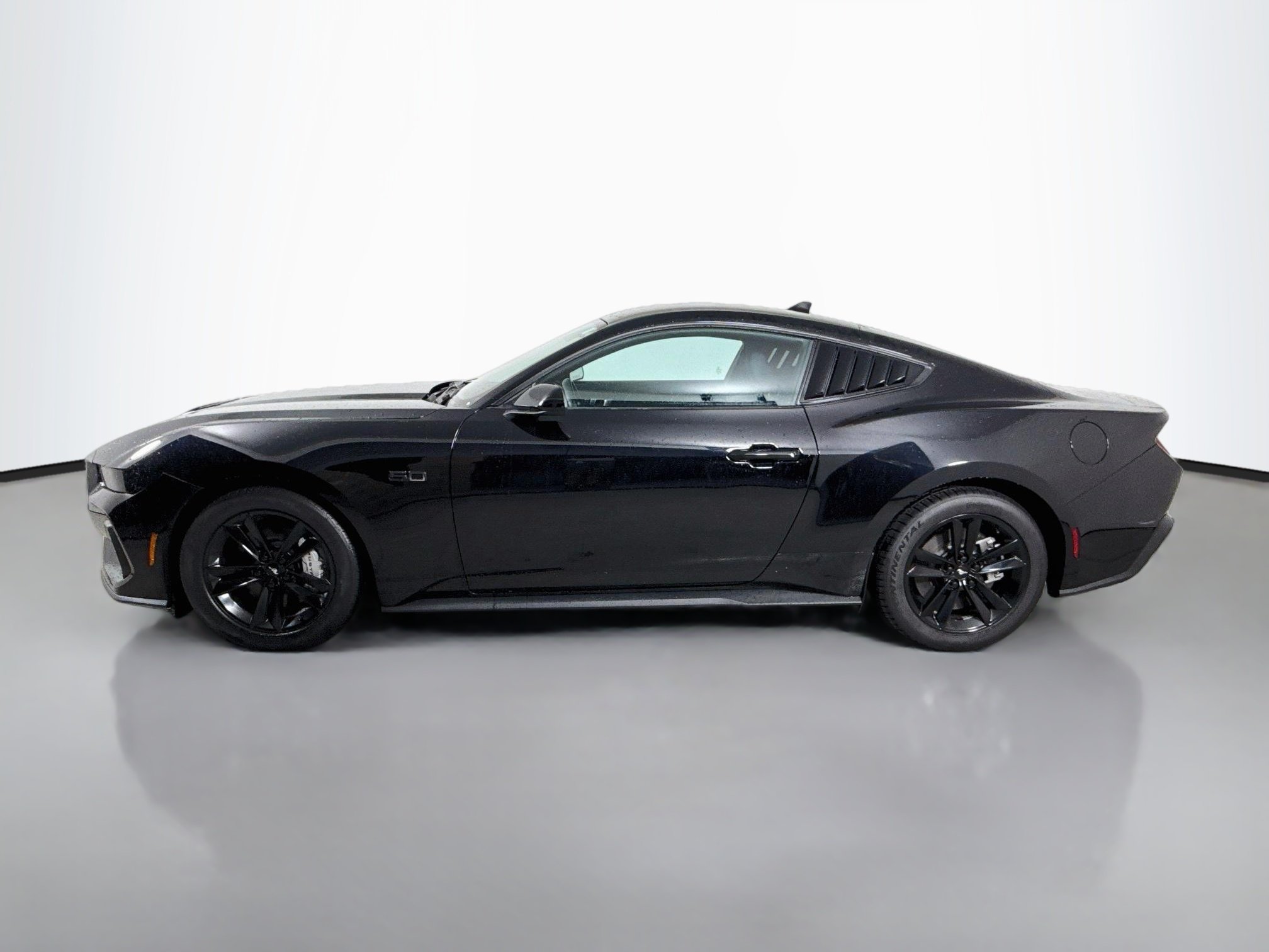 Used 2024 Blk Ford GT image 4