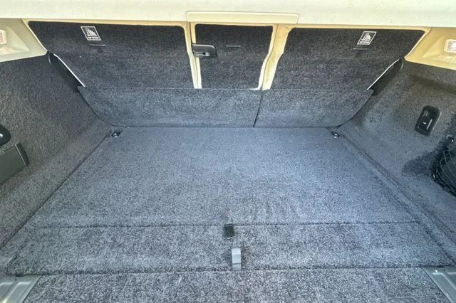 Used 2023 White Land Rover Autobiography image 15