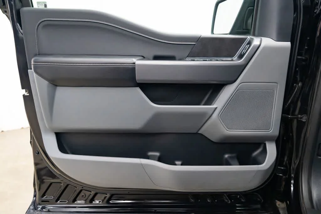 Used 2025 Agate Black Metallic Ford XLT image 20