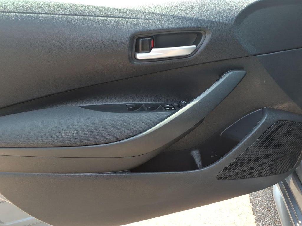 Used 2021  Toyota LE image 14