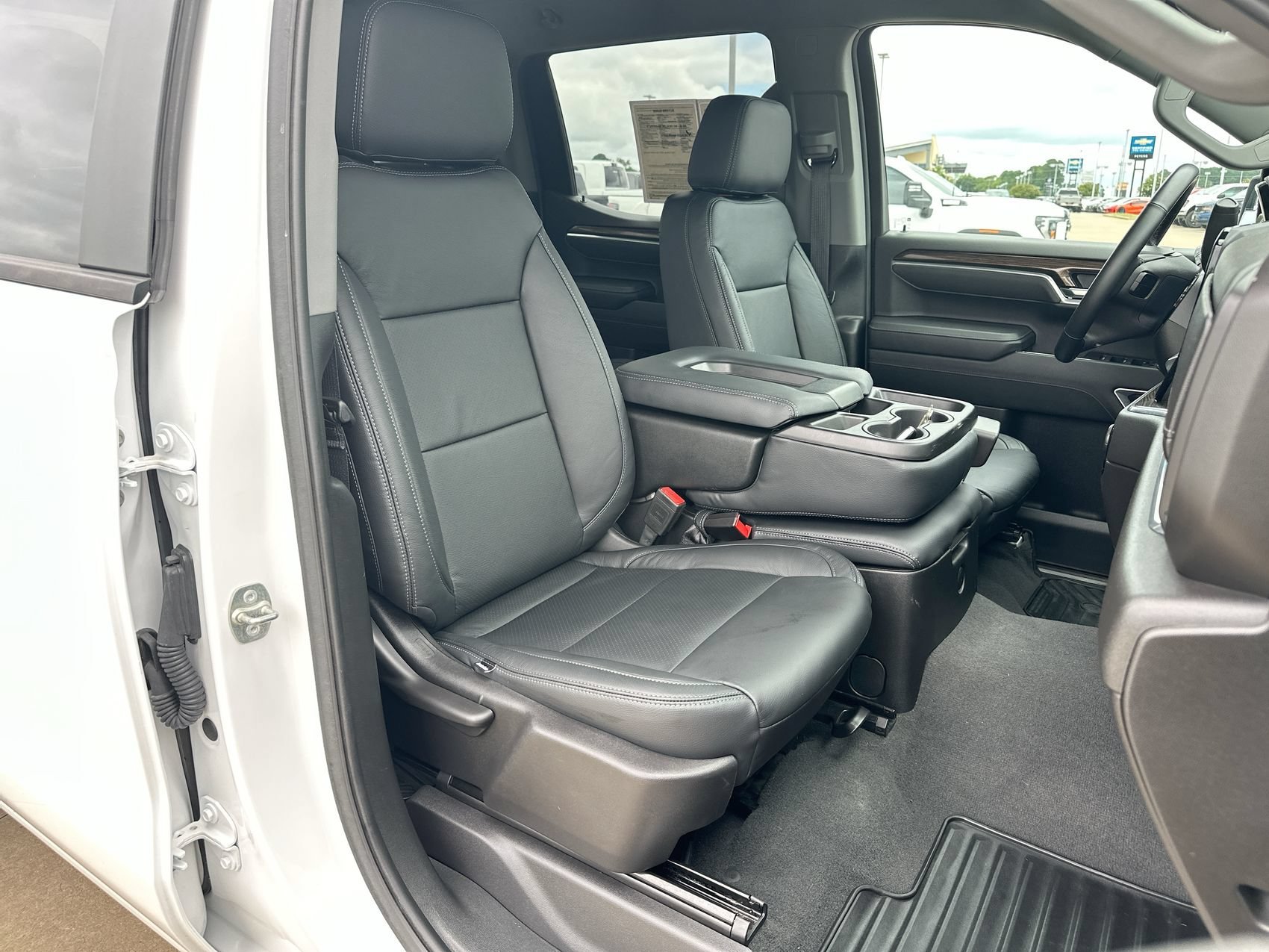Used 2025 White Chevrolet LT image 24