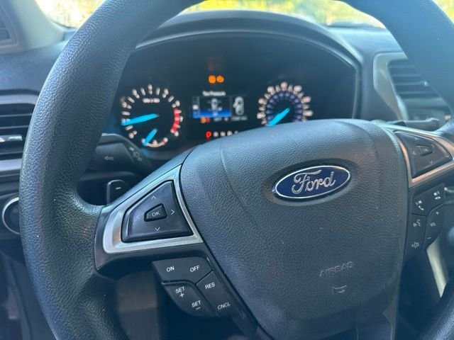 Used 2017 Red Ford SE image 14