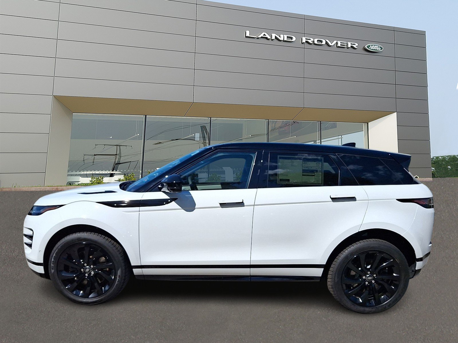 New 2026 Fuji White LAND ROVER  image 6