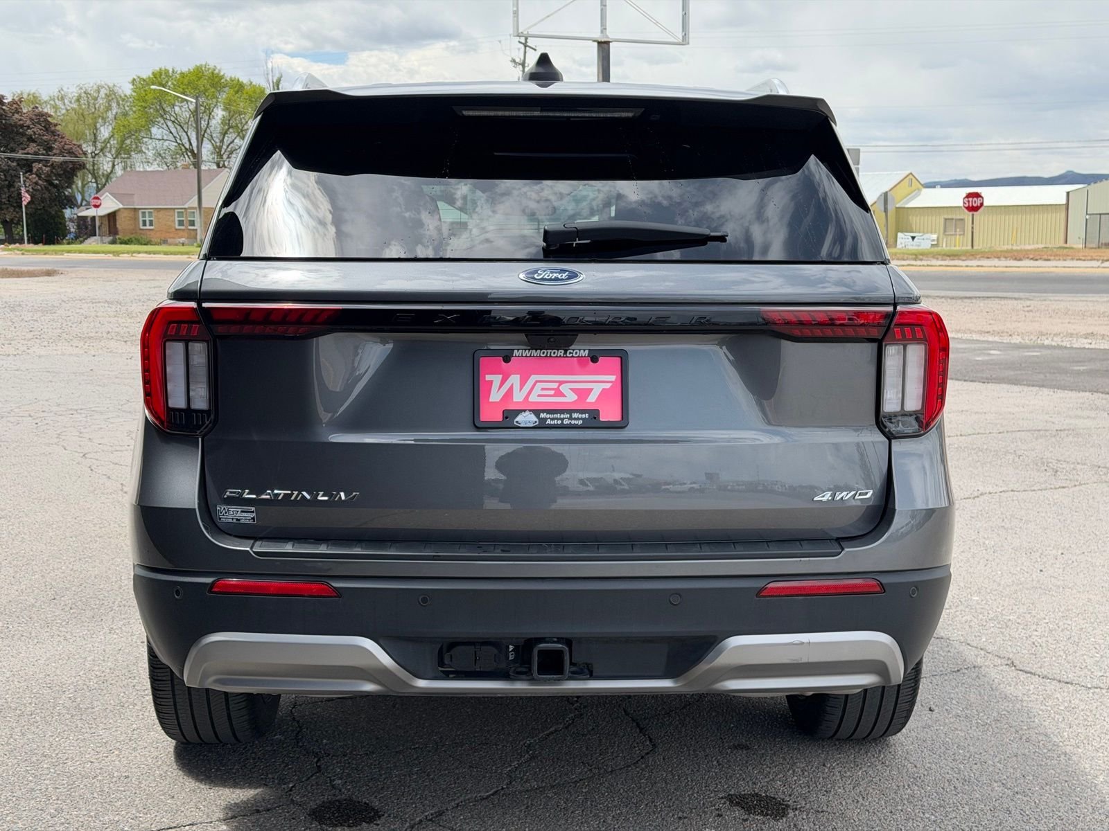 Used 2025 Gray Metallic Ford Platinum image 8