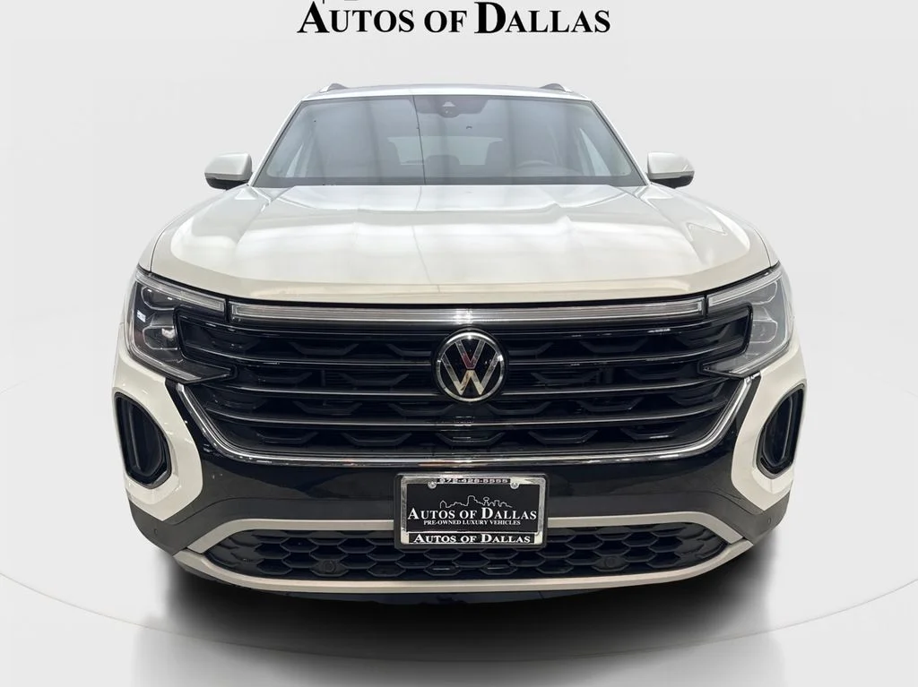 Used 2025 White Volkswagen 2.0T SE w/Technology image 3