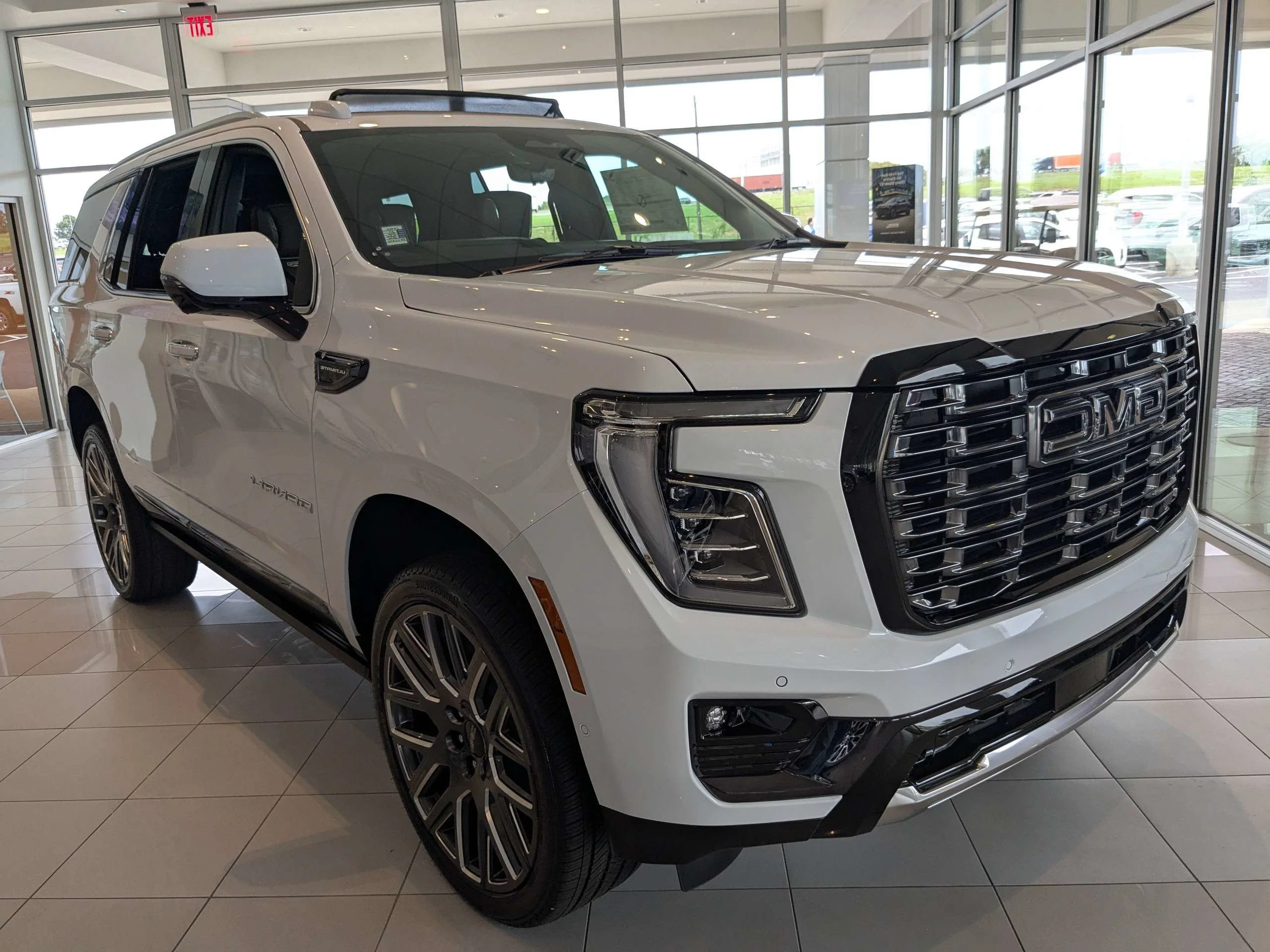 2027 GMC Yukon Denali Ultimate - Photo 2