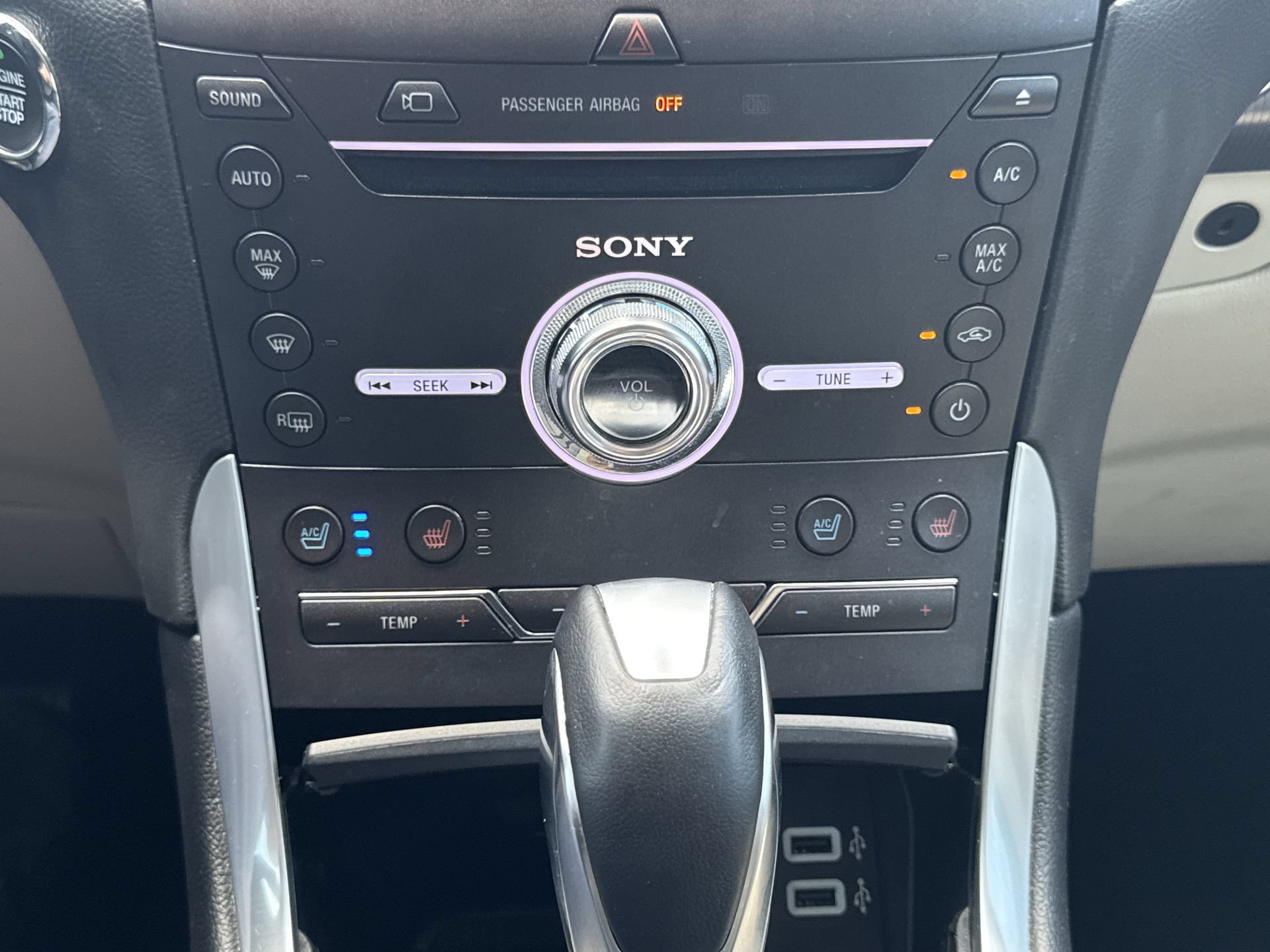 Used 2018 White Platinum Clearcoat Metallic Ford Titanium image 27